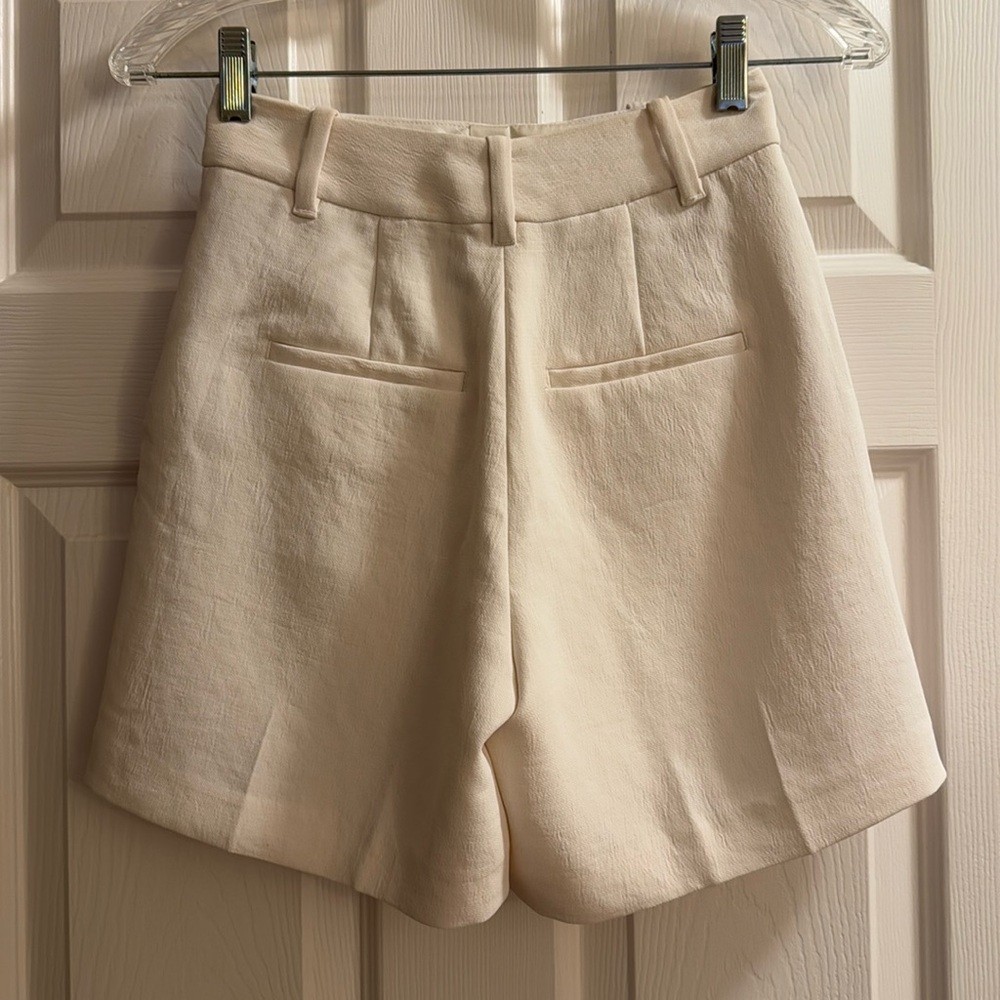 Aritzia Wilfred Light Birch Effortless 5in Shorts 0 - Picture 4 of 10